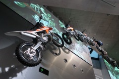 Motohall_006